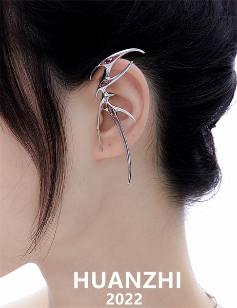 ear cuff huanzhi 2023 cyberpunk blood butterfly metal irregular thorn clip for women girls no piercing party jewelry 230406, Silver
ear cuff huanzhi 2023 cyberpunk blood butterfly metal irregular thorn clip for women girls no piercing party jewelry 230406, Silver
