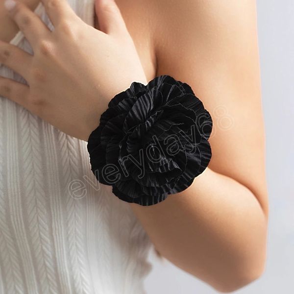 exaggerated romantic big rose flower korean velvet chain bracelets on hand for women elegant charm bangles couple friend jewelry, Golden;silver
exaggerated romantic big rose flower korean velvet chain bracelets on hand for women elegant charm bangles couple friend jewelry, Golden;silver