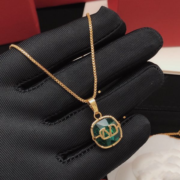 woman brand pendant necklaces v letter designer pearl fashion luxury vlogo metal jewelry hoop women trend necklaces fvdds55, Silver
woman brand pendant necklaces v letter designer pearl fashion luxury vlogo metal jewelry hoop women trend necklaces fvdds55, Silver
