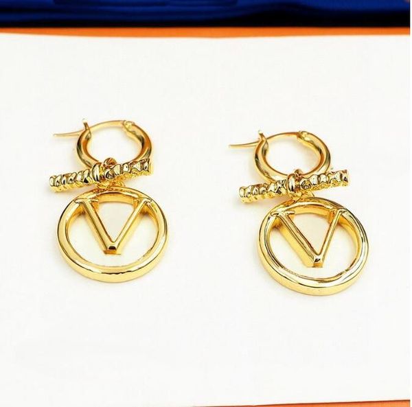 hoop & huggie designer classic hoop letter earrings studs jewelry for women party wedding fashion luxury earring chirstmas valentine's, Golden;silver
hoop & huggie designer classic hoop letter earrings studs jewelry for women party wedding fashion luxury earring chirstmas valentine's, Golden;silver