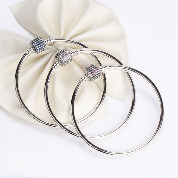 luxury designer 925 bangles white copper classic button-down bracelet bracelet cylinder inlaid with diamond bracelet temperament everything, Black
luxury designer 925 bangles white copper classic button-down bracelet bracelet cylinder inlaid with diamond bracelet temperament everything, Black