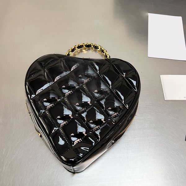 womens designer patent leather heart vanity bags co handle tote gold hardware cosmetic case 2colors outdoor sacoche black white purse
womens designer patent leather heart vanity bags co handle tote gold hardware cosmetic case 2colors outdoor sacoche black white purse