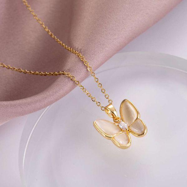 Classic designer jewelry Four-leaf Clover Necklace jewelrys Popular Fashion Accessories White Beimu Butterfly Necklaces Girl Simple Versatile Chain Van Clee
Classic designer jewelry Four-leaf Clover Necklace jewelrys Popular Fashion Accessories White Beimu Butterfly Necklaces Girl Simple Versatile Chain Van Clee