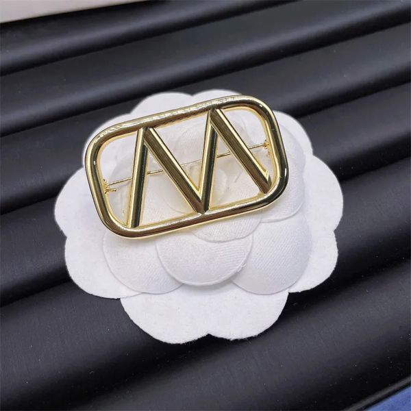 brand diamond designers brooches for women luxury golden jewelry ladies dress accessory pins women fashion brooches pins dresses accesories, Gray
brand diamond designers brooches for women luxury golden jewelry ladies dress accessory pins women fashion brooches pins dresses accesories, Gray