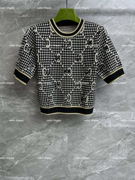 23ss designer sweater women's wool jacquard cardigan temperament v-neck loose and slim full combination jacquard pattern luxury sweater, White;black
23ss designer sweater women's wool jacquard cardigan temperament v-neck loose and slim full combination jacquard pattern luxury sweater, White;black