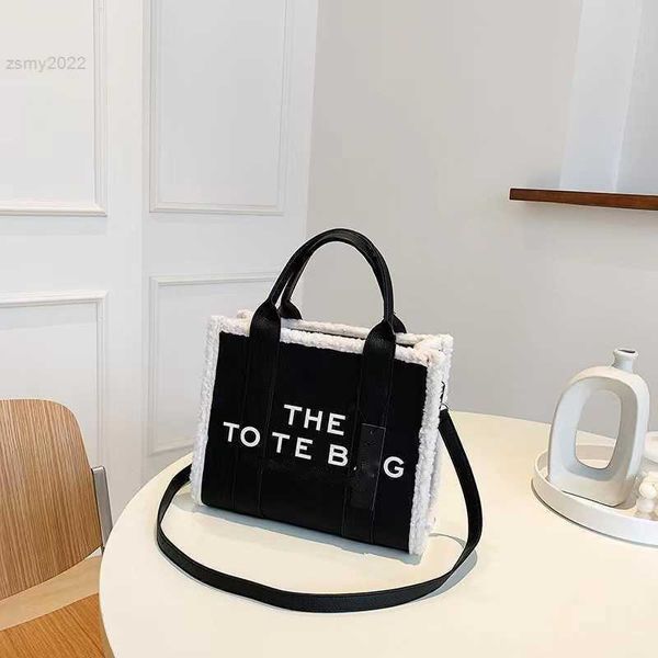 evening bags 2023 fashion high-end light luxury bag women's new fashion plush edge solid color tote bag simple casual messenger bag han
evening bags 2023 fashion high-end light luxury bag women's new fashion plush edge solid color tote bag simple casual messenger bag han