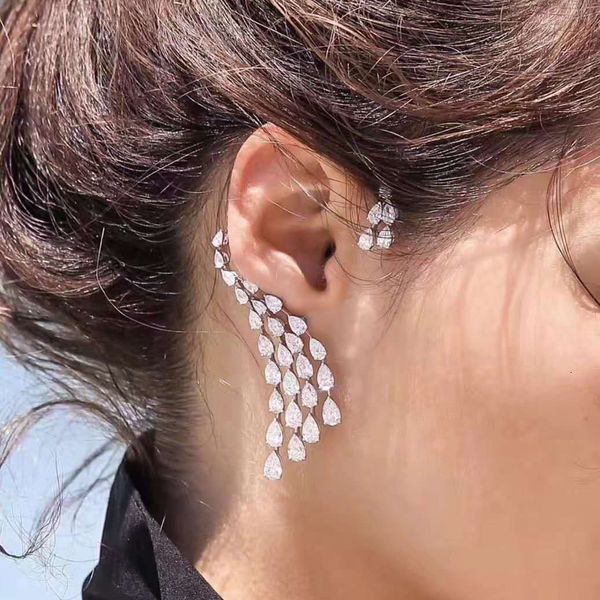 ear cuff hibride luxury design clear cubic zircon water drop women clip rings single piece e407 230406, Silver
ear cuff hibride luxury design clear cubic zircon water drop women clip rings single piece e407 230406, Silver