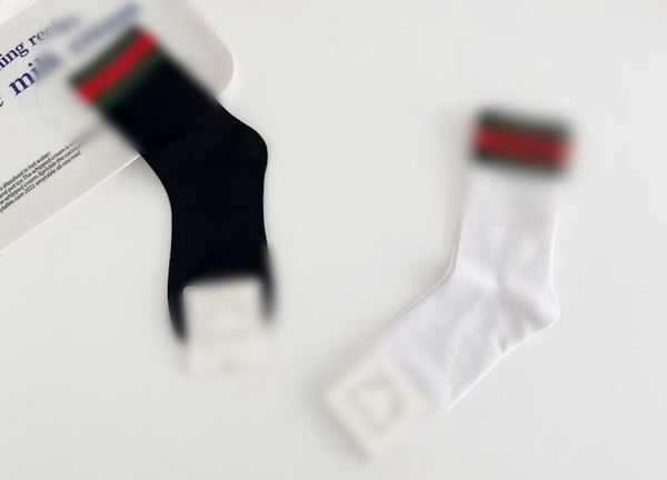 2023 luxury designer cotton socks for men women red green letter embroidery black white breathable middle tube sock a1
2023 luxury designer cotton socks for men women red green letter embroidery black white breathable middle tube sock a1