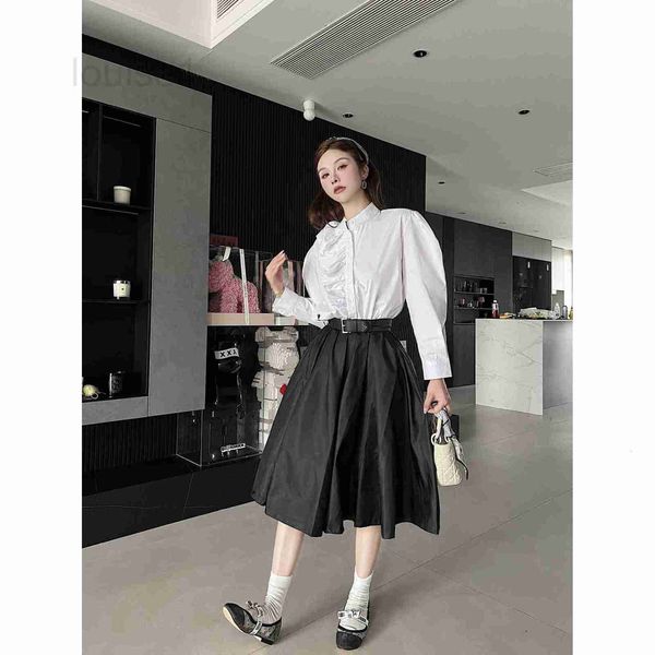 women's jeans designer 23 spring/summer new fashion classic triangle belt decoration nylon temperament loose pleated skirt voku, Blue
women's jeans designer 23 spring/summer new fashion classic triangle belt decoration nylon temperament loose pleated skirt voku, Blue