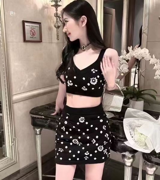women's dresses 2023ss spring and summer luxury brand new knitted strappy skirts two-piece set delicate flower embroidery skims channel, White
women's dresses 2023ss spring and summer luxury brand new knitted strappy skirts two-piece set delicate flower embroidery skims channel, White