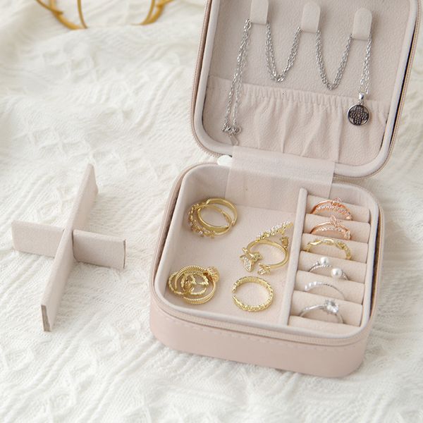 jewelry settings travel leather box multifunctional necklace earring ring singlelayer storage 230407, Slivery;crystal
jewelry settings travel leather box multifunctional necklace earring ring singlelayer storage 230407, Slivery;crystal