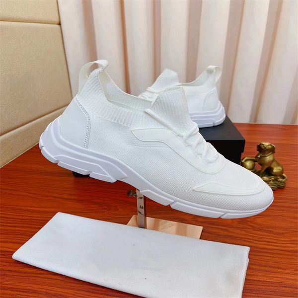 leisure and fashionable men's shoes are popular among famous designers. spring and autumn breathable fly woven fabric is black white bl
leisure and fashionable men's shoes are popular among famous designers. spring and autumn breathable fly woven fabric is black white bl