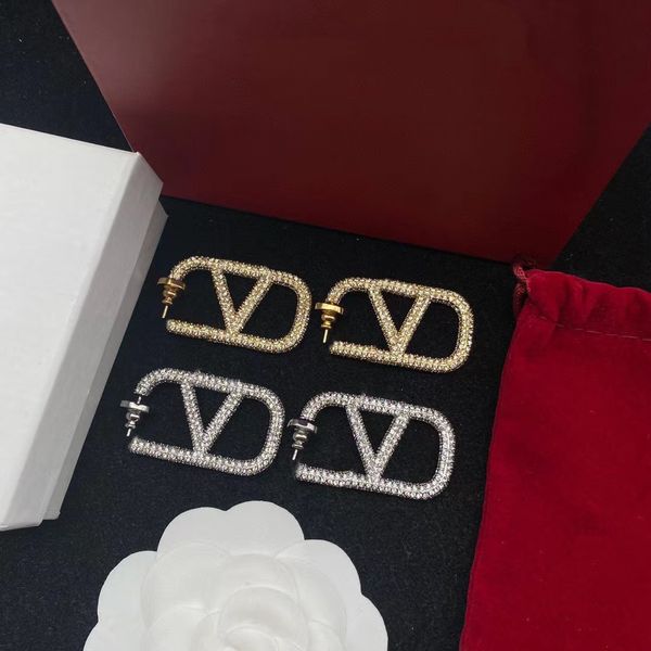 designer womens v letter stud earrings snail luxury gold heart shaped pearl crystal gold double silver jewelry classic, Golden;silver
designer womens v letter stud earrings snail luxury gold heart shaped pearl crystal gold double silver jewelry classic, Golden;silver