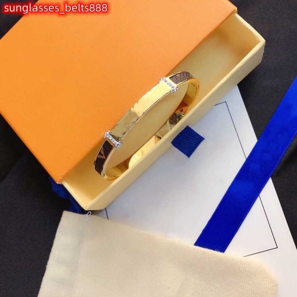 2023 new love bracelet for women luxury bangle necklace screw men screwdriver diamond designer jewelry women mens bracelets original box, Black
2023 new love bracelet for women luxury bangle necklace screw men screwdriver diamond designer jewelry women mens bracelets original box, Black