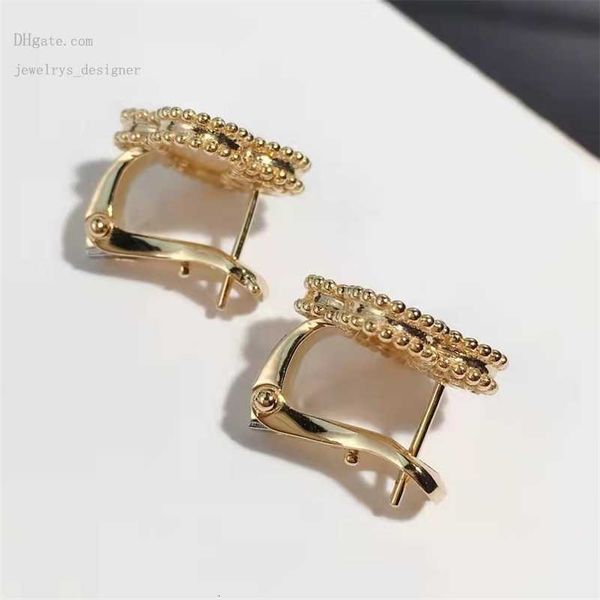 designer bracelets brand women's mother of pearl clover earrings luxury fashion jewelry exquisite gifts 220114, Golden;silver
designer bracelets brand women's mother of pearl clover earrings luxury fashion jewelry exquisite gifts 220114, Golden;silver