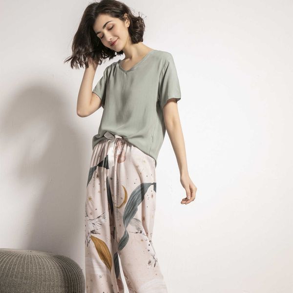 women's sleep lounge summer 2023 new women's v-neck big leaf printed pajamas suit ladies cotton silk simple style pajamas loose so
women's sleep lounge summer 2023 new women's v-neck big leaf printed pajamas suit ladies cotton silk simple style pajamas loose so