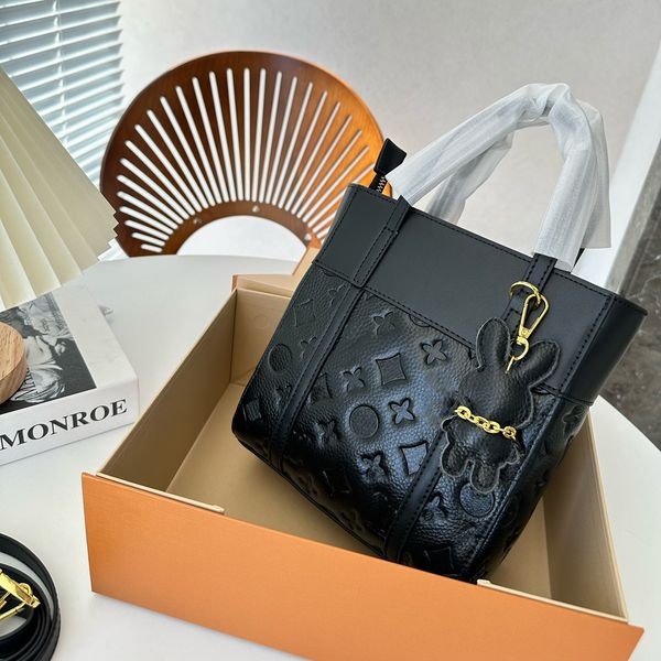 23ss women luxurys designer two-tone totes bags onthego handbag embossment flowers shouder crossbody ladies handbags sac plat cross with ori
23ss women luxurys designer two-tone totes bags onthego handbag embossment flowers shouder crossbody ladies handbags sac plat cross with ori
