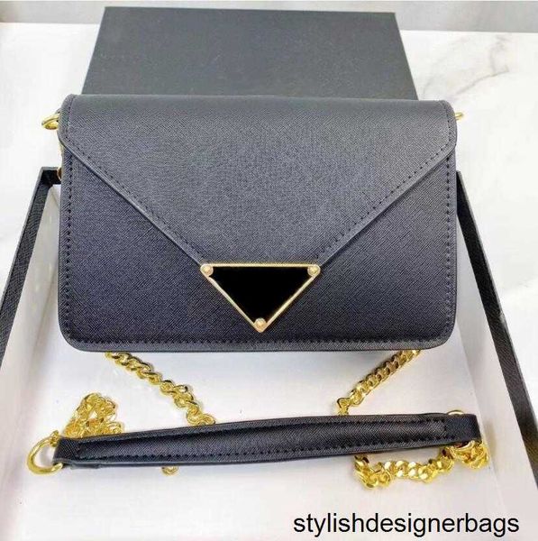 p-ra designer women's chain crossbody fashion trend ladies triangle label envelope bag baguette underarm handheld small square 48/23
p-ra designer women's chain crossbody fashion trend ladies triangle label envelope bag baguette underarm handheld small square 48/23