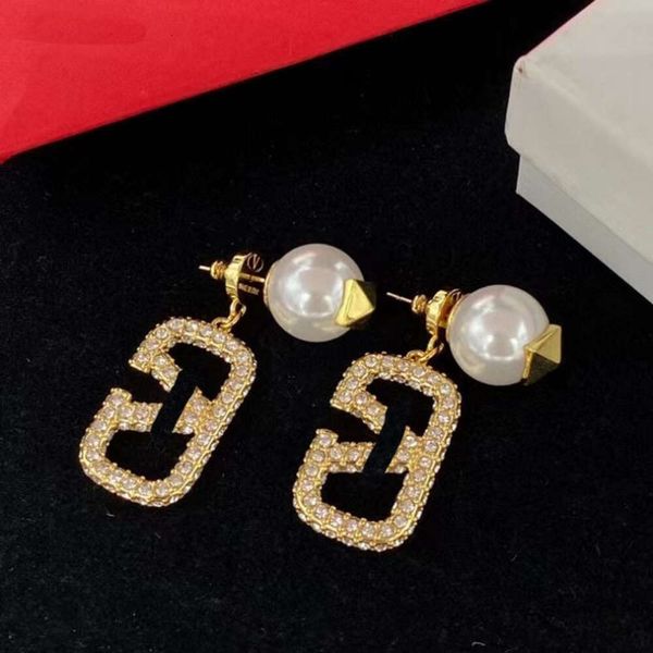 Classic Designer Earrings Jewelry Letter V Valentinolies jewelry Water Diamond Pearl Silver Needle Ear Studs Small Design Fashion Versatile Earrings high quality
Classic Designer Earrings Jewelry Letter V Valentinolies jewelry Water Diamond Pearl Silver Needle Ear Studs Small Design Fashion Versatile Earrings high quality