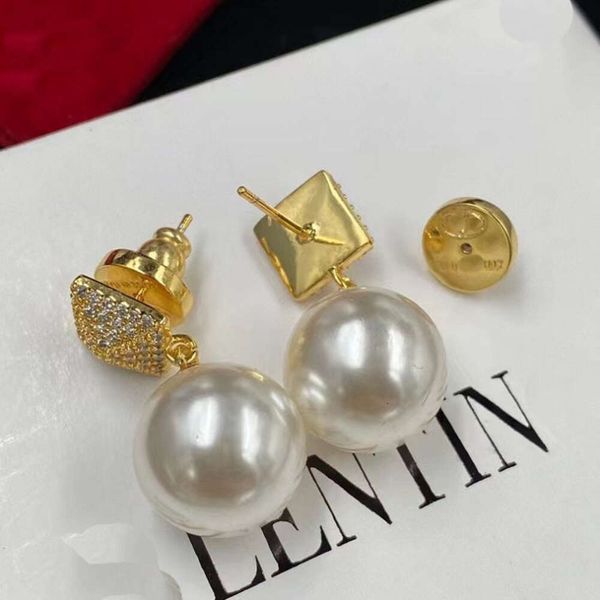 Classic Designer Earrings Jewelry Letter V Valentinolies jewelry square Rhinestone Pearl Fashion Earrings niche design 925 silver needle earrings high quality
Classic Designer Earrings Jewelry Letter V Valentinolies jewelry square Rhinestone Pearl Fashion Earrings niche design 925 silver needle earrings high quality