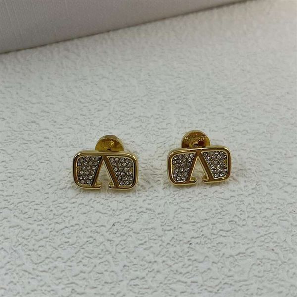 Classic Designer Earrings Jewelry Letter V Valentinolies jewelry 2023 New V-Letter Full Diamond Earring for Women Made of Brass High Edition Earrings jewelry
Classic Designer Earrings Jewelry Letter V Valentinolies jewelry 2023 New V-Letter Full Diamond Earring for Women Made of Brass High Edition Earrings jewelry