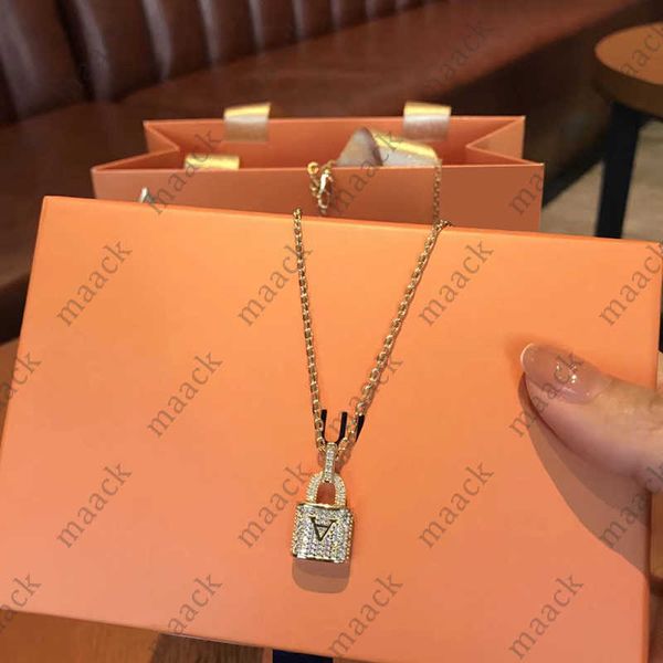 pendant necklaces luxurys designers necklace fashion women's charm jewelry luxurys necklaces temperament clavicle chain gift for girlfr, Silver
pendant necklaces luxurys designers necklace fashion women's charm jewelry luxurys necklaces temperament clavicle chain gift for girlfr, Silver