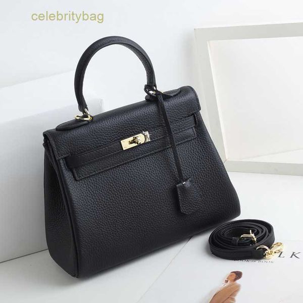 designer kelliess handbags hemres new lychee pattern leather fashion trend one shoulder messenger layer cowhide lady hand middle has logo 2j
designer kelliess handbags hemres new lychee pattern leather fashion trend one shoulder messenger layer cowhide lady hand middle has logo 2j