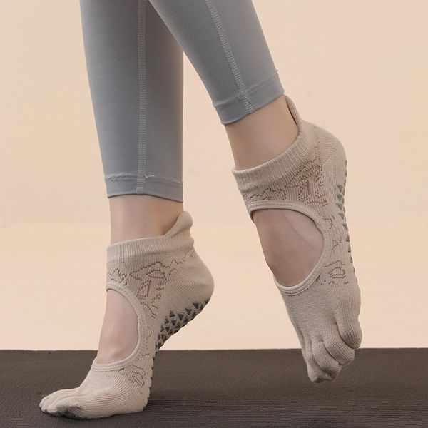 yoga socks summer non-slip professional female summer pilates socks five finger socks point finger sports indoor, Black;white
yoga socks summer non-slip professional female summer pilates socks five finger socks point finger sports indoor, Black;white
