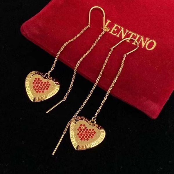 Classic designer earrings jewelry letter V Valentinolies Heart shaped Letter Red Rhinestone Tassel Earrings Fashion Versatile earrings for Women Brass Material
Classic designer earrings jewelry letter V Valentinolies Heart shaped Letter Red Rhinestone Tassel Earrings Fashion Versatile earrings for Women Brass Material