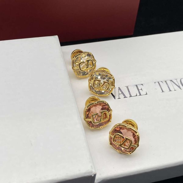 Classic Designer Earrings Jewelry Letter V Valentinolies jewelry Square V-Letter Shines Geometrically Advanced Small and Heavy Duty Earring Luxury Earrings
Classic Designer Earrings Jewelry Letter V Valentinolies jewelry Square V-Letter Shines Geometrically Advanced Small and Heavy Duty Earring Luxury Earrings