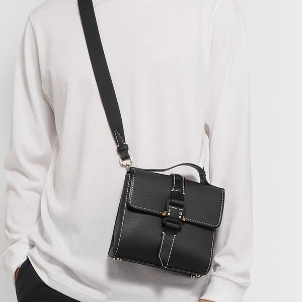 sport bags 1017-alyx-9sm backpacks metal safety buckle thread alyx leather bag studio good quality version bags men women back attached bag
sport bags 1017-alyx-9sm backpacks metal safety buckle thread alyx leather bag studio good quality version bags men women back attached bag
