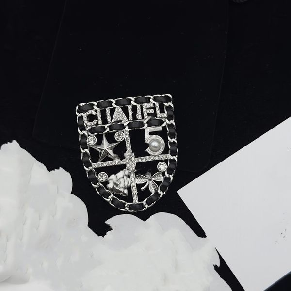 luxury brand designer double letter pins brooches women cape buckle brooch suit channel pin wedding party jewerlry accessories gifts kx8f, Gray
luxury brand designer double letter pins brooches women cape buckle brooch suit channel pin wedding party jewerlry accessories gifts kx8f, Gray