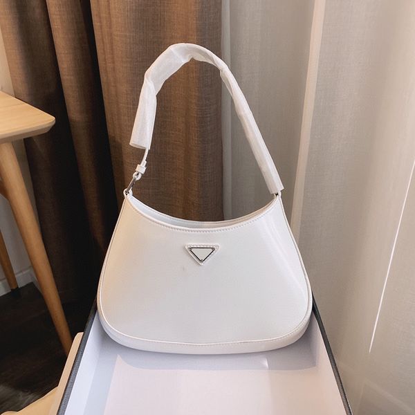2022 new armpit middle p home half moon bag handbag leather triangle standard women's bag
2022 new armpit middle p home half moon bag handbag leather triangle standard women's bag