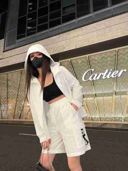 women's shorts designer 23 spring/summer new triangle zip hooded windbreakerelastic waist button casual sports set 6tux, White;black
women's shorts designer 23 spring/summer new triangle zip hooded windbreakerelastic waist button casual sports set 6tux, White;black