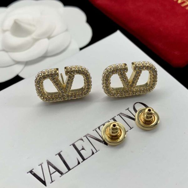 Classic Designer Earrings Jewelry Letter V Valentinolies jewelry Luxury Exquisite Letter Rhinestone Earring Explosive Flashing Earrings Senior Sense Earrings
Classic Designer Earrings Jewelry Letter V Valentinolies jewelry Luxury Exquisite Letter Rhinestone Earring Explosive Flashing Earrings Senior Sense Earrings
