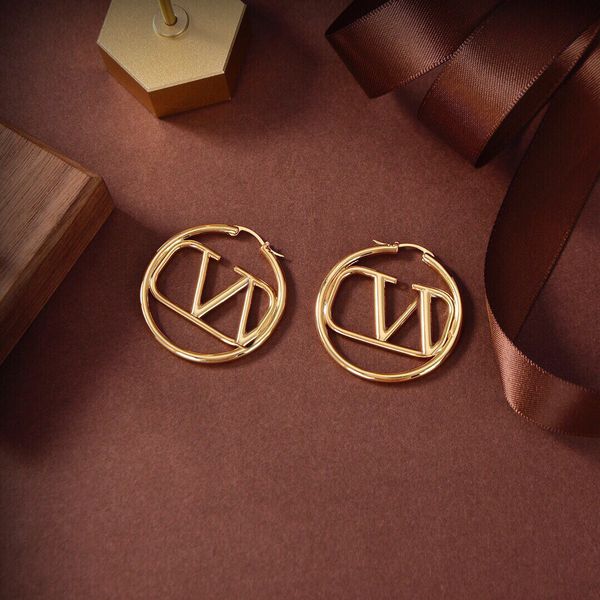 woman charm earrings v earing designer stud pearl orecchini fashion luxury vlogo ewelry hoop women ohrringe 21, Golden
woman charm earrings v earing designer stud pearl orecchini fashion luxury vlogo ewelry hoop women ohrringe 21, Golden