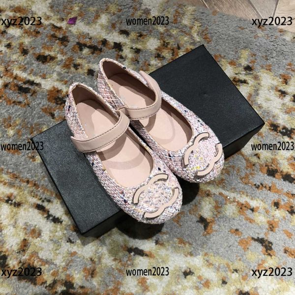 luxury kids shoes metal logo decoration girl flat shoes new listing box packaging child designer sneakers children' size 26-35, Black;grey
luxury kids shoes metal logo decoration girl flat shoes new listing box packaging child designer sneakers children' size 26-35, Black;grey