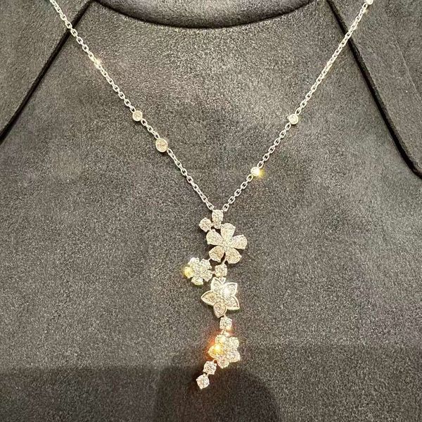 Classic designer jewelry Van Clover Necklace jewelrys High version Four Leaf Grass Butterfly three leaf Flower Necklaces 18k Rose Gold Lucky Grass Necklace jewelry
Classic designer jewelry Van Clover Necklace jewelrys High version Four Leaf Grass Butterfly three leaf Flower Necklaces 18k Rose Gold Lucky Grass Necklace jewelry