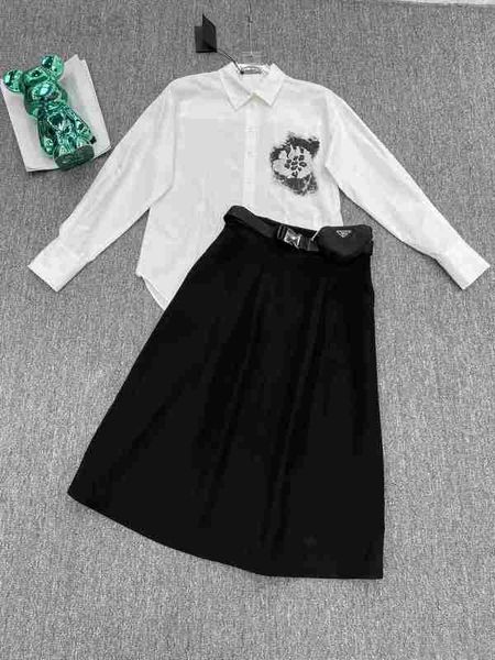 women's shorts designer 23 early spring new fashion printed shirthigh waist half skirt with bag versatile two piece set c53m, White;black
women's shorts designer 23 early spring new fashion printed shirthigh waist half skirt with bag versatile two piece set c53m, White;black