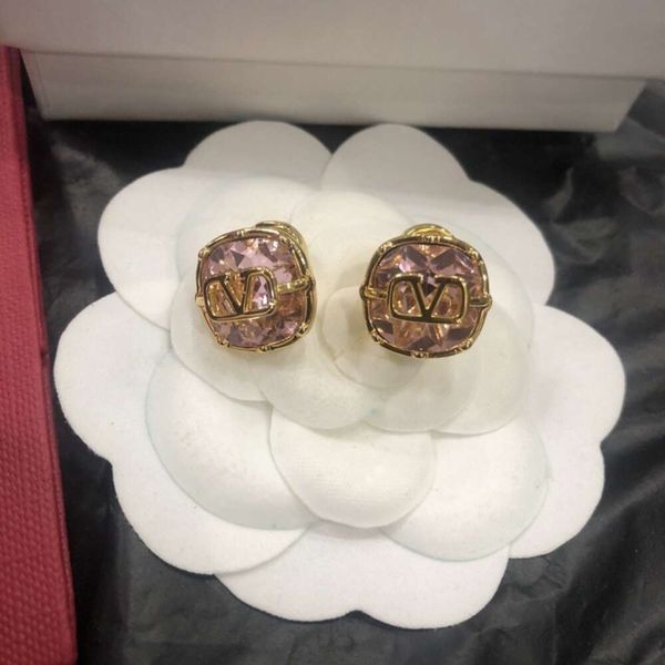 Classic Designer Earrings Jewelry Letter V Valentinolies jewelry Luxury Fashionable French Exquisite Sparkling Inlaid Rhinestone Gold Plated Earrings Female
Classic Designer Earrings Jewelry Letter V Valentinolies jewelry Luxury Fashionable French Exquisite Sparkling Inlaid Rhinestone Gold Plated Earrings Female