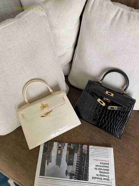 designer kelliess handbags hemres summer crocodile pattern portable women's trendy new second-generation soft leather carrying has logo
designer kelliess handbags hemres summer crocodile pattern portable women's trendy new second-generation soft leather carrying has logo