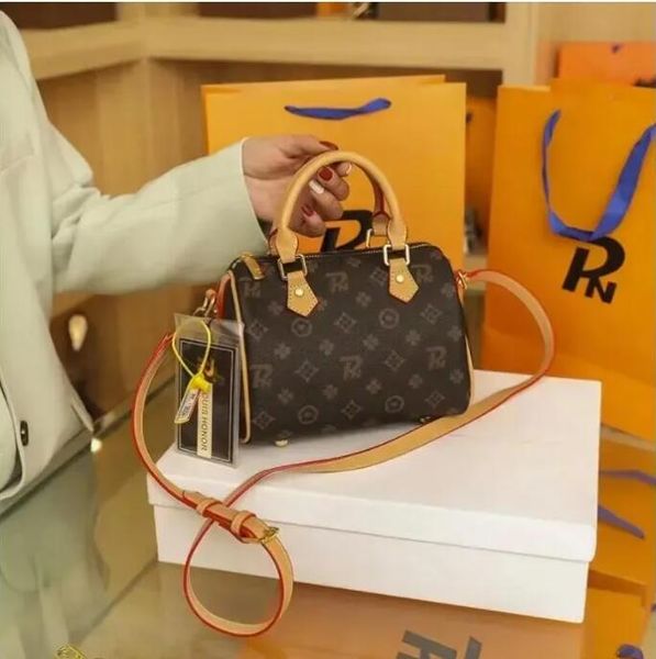 pillow bag handbag designer women handbags genuine leather bags female flower ladies men wallets luxury shoulder bag m61252 purse 30cm with, Red;black
pillow bag handbag designer women handbags genuine leather bags female flower ladies men wallets luxury shoulder bag m61252 purse 30cm with, Red;black