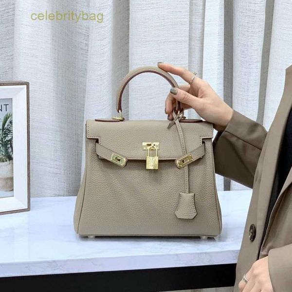 designer kelyss handbags hemrres 2023 new head layer cow leather 20cm 25cm 28cm soft bag genuine women's handheld crossbody has logo 2d
designer kelyss handbags hemrres 2023 new head layer cow leather 20cm 25cm 28cm soft bag genuine women's handheld crossbody has logo 2d