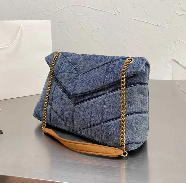 2023 luxurys designers shoulder bag wallet women leather crossbody bags casual loulou purse fashion denim handbags ladies metal chain clamsh
2023 luxurys designers shoulder bag wallet women leather crossbody bags casual loulou purse fashion denim handbags ladies metal chain clamsh
