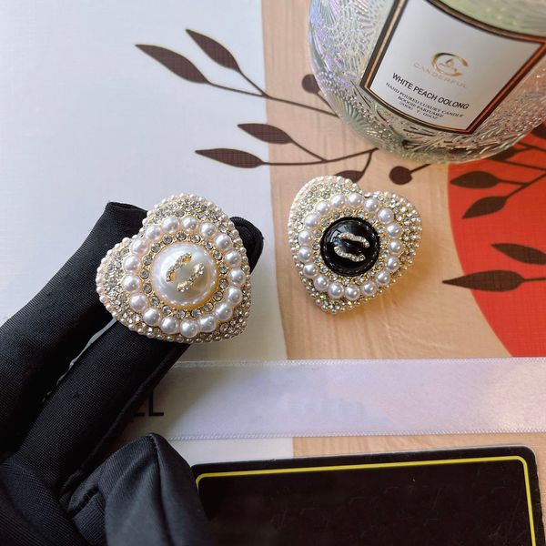 women brand brooches designer pearl brooch black white 2color heart design pins stainless steel brooch 18k gold plated exquisite jewelry gif, Gray
women brand brooches designer pearl brooch black white 2color heart design pins stainless steel brooch 18k gold plated exquisite jewelry gif, Gray
