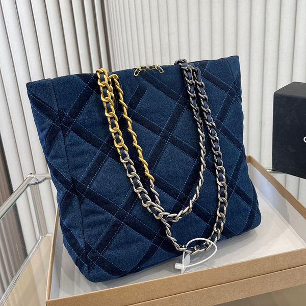 19 series womens designer denim bag jumbo tote bags stripe matelasse chain dark blue large capacity shoulder handbags turn lock outdoor shop
19 series womens designer denim bag jumbo tote bags stripe matelasse chain dark blue large capacity shoulder handbags turn lock outdoor shop