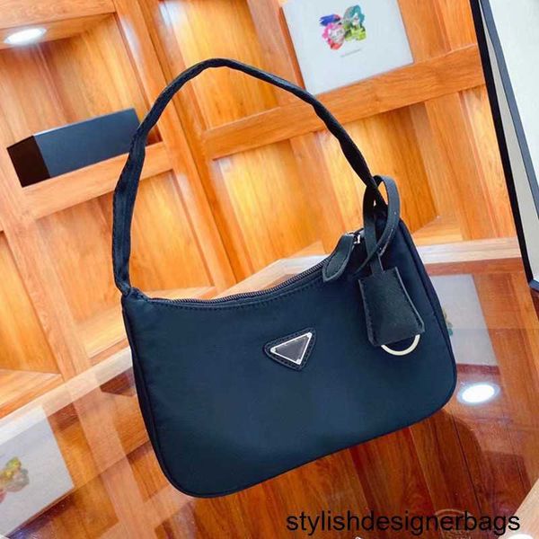 high-quality re-edition 2005 nylon fashion designers bags woman men luxury crossbody tote hobo shoulder purses handbags bag wallet backpak 4
high-quality re-edition 2005 nylon fashion designers bags woman men luxury crossbody tote hobo shoulder purses handbags bag wallet backpak 4