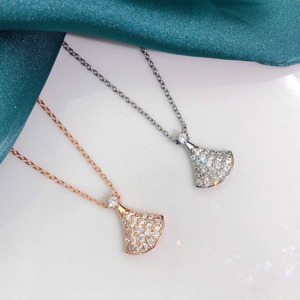 small skirt necklace fresh and sweet fan-shaped steel lock bone chain selling first item, Silver
small skirt necklace fresh and sweet fan-shaped steel lock bone chain selling first item, Silver