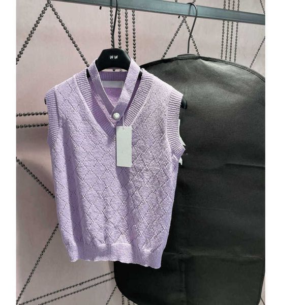 23ss womens tanks designer clothes women tank camis knitted vest brand v-neck slim-fit knitt vests womens clothes a1, White
23ss womens tanks designer clothes women tank camis knitted vest brand v-neck slim-fit knitt vests womens clothes a1, White