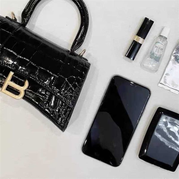2023 new hourglass bag b home mini one shoulder messenger leather women's crocodile pattern advanced feeling
2023 new hourglass bag b home mini one shoulder messenger leather women's crocodile pattern advanced feeling